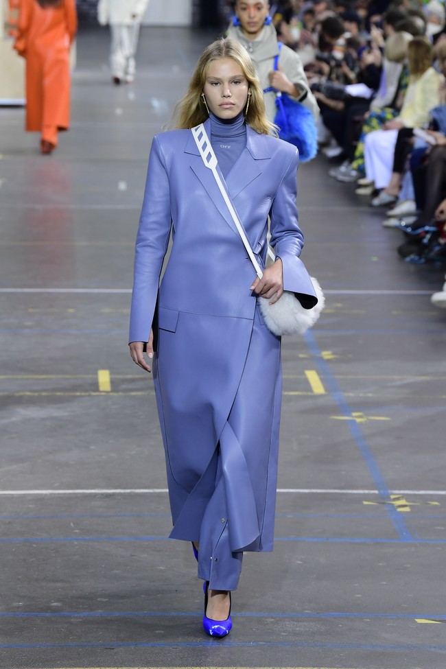 Koleksi busana ready to wear Off-White fall/winter 2021.  Foto: Getty Images/Kristy Sparow