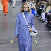 Koleksi busana ready to wear Off-White fall/winter 2021.  Foto: Getty Images/Kristy Sparow