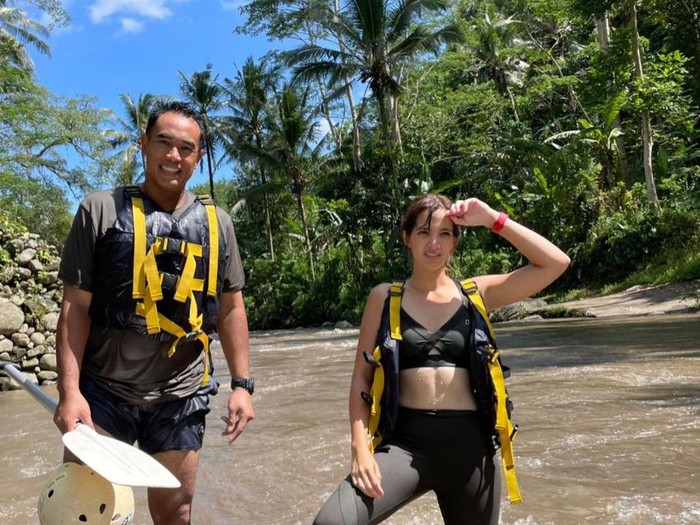 Nia Ramadhani dan Ardi Bakrie di Bali