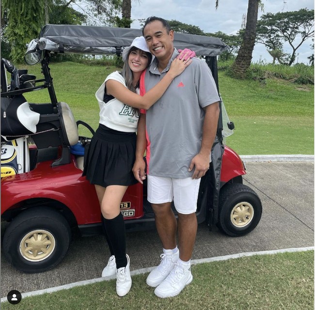 Dilihat dari unggahan Instagram, keduanya sedang hobi main golf bareng. Mereka pun kompak mengenakan baju olahraga khusus golf. Foto: Instagram/@ramadhaniabakrie
