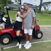 Dilihat dari unggahan Instagram, keduanya sedang hobi main golf bareng. Mereka pun kompak mengenakan baju olahraga khusus golf. Foto: Instagram/@ramadhaniabakrie