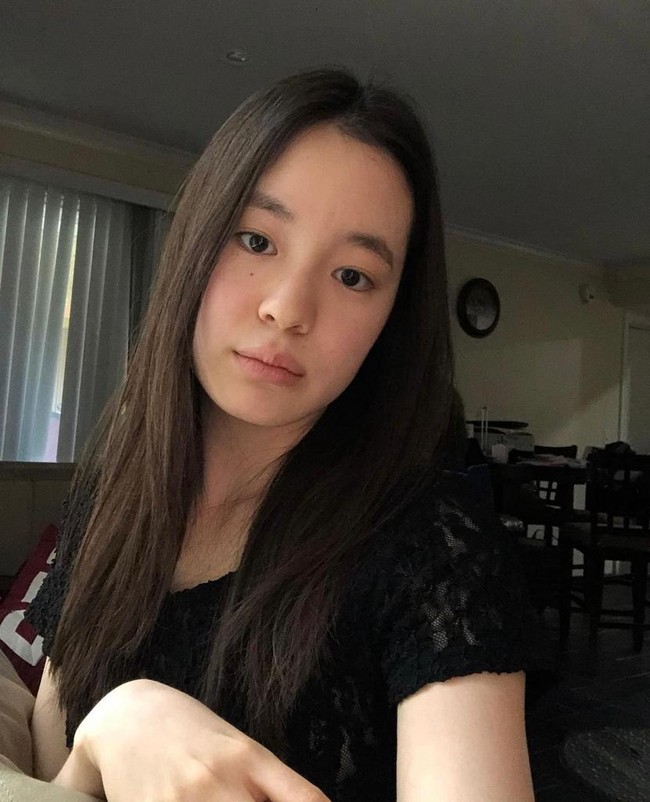 Park Hae Eun aslinya lahir dengan nama Park Hye Eun, pada 6 September 1997. Ia berada di bawah naungan agensi H& Entertainment yang menjadi ‘rumah’ bagi sejumlah aktor Korea kenamaan seperti Kwak Dong Yeon, Krystal Jung, dan Ju Ji Hoon. Foto: dok. Instagram parkhaeeun