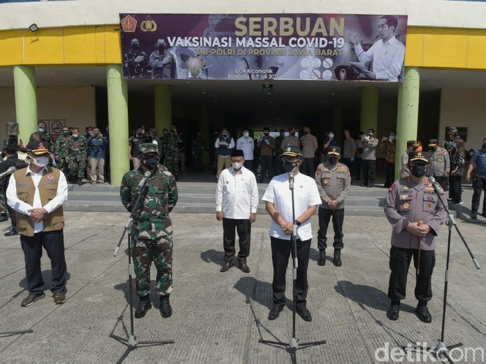 Pemerintah menargetkan 200 ribu vaksinasi di Jabar per hari