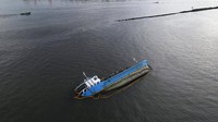 Melansir AP, M/V Palawan Pearl dilaporkan bertabrakan dengan kapal keruk BKM 104 berbendera Siprus di daerah pelabuhan Teluk Manila. 