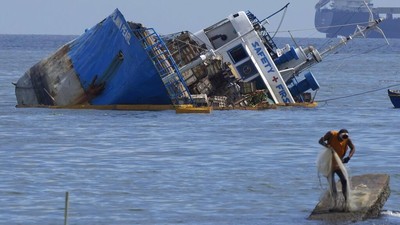 Penampakan Kapal Kargo yang Jadi Korban Tabrakan di Teluk Manila