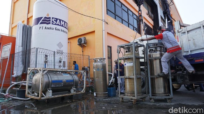 Pengisian stok oksigen di RSUD Prof dr Soekandar