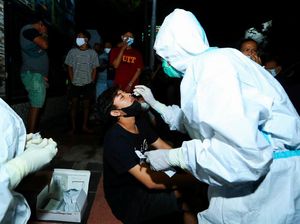 Sidak PPKM Darurat, Satgas Banyuwangi Kembali Swab Warga Berkerumun-Tak Bermasker