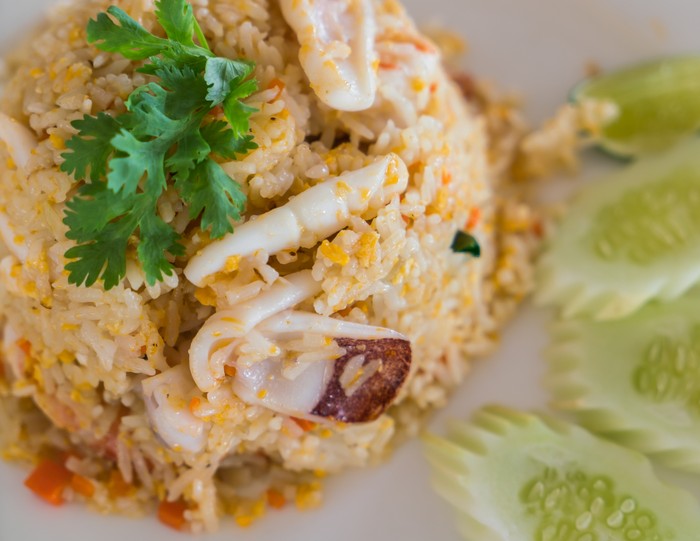 Resep Nasi Goreng Cumi ala Thai yang Pedas Segar Buat Sarapan
