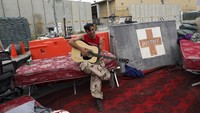 Abdul Raouf, salah satu tentara Afghanistan yang sudah 10 tahun mengabdi dan bertugas di Provinsi Helmand dan Kandahar yang menjadi markas kuat Taliban, menuturkan bahwa tentara AS mematikan aliran listrik saat meninggalkan Bagram dan kegelapan menjadi isyarat bagi para penjarah.  