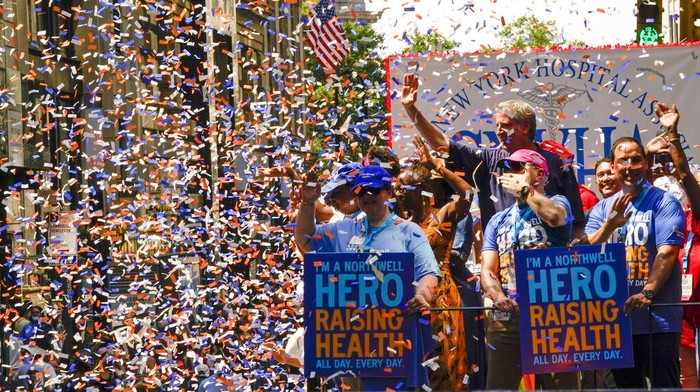 Ditengah maraknya pandemi COVID-19 di belahan dunia termasuk RI, nampak pemandangan berbeda terjadi di New York yang menggelar pawai di jalanan. Begini Penampakannya