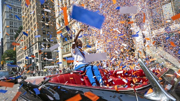 Semarak Pawai untuk Pahlawan Pandemi di New York
