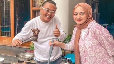 Sule Ternyata Paling Suka Ngeliwet hingga Makan Karedok Ekstra Pedas 