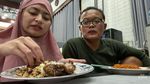 Sule Ternyata Paling Suka Ngeliwet hingga Makan Karedok Ekstra Pedas 
