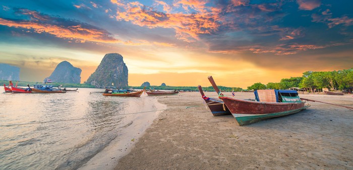 Sunset di pantai Thailand selatan