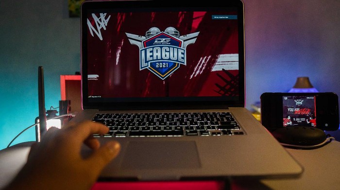Dunia Games League (DGL) 2021 sudah memasuki babak grand final yang direncanakan digelar pada 10-11 juli 2021. Para peserta akan berebut ‘chicken dinner’ untuk meraih hadiah Rp 600 juta.