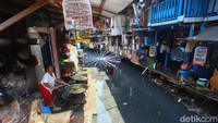 Dia menilai secara jangka pendek penanganan COVID-19 jadi PR pemerintah, setelah itu baru pemulihan ekonomi dilakukan. Dengan begitu ekonomi akan kembali tumbuh dan naik kelas kembali.  