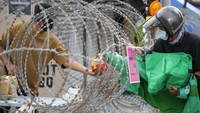 Lockdown di Malaysia dan negara lain turut membuat masyarakat kesulitan, terutama kalangan menengah ke bawah, untuk memenuhi kebutuhan sehari-hari. AP Photo/Vincent Thian  