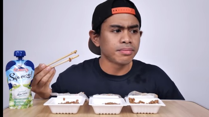 5 Orang Indonesia Ini Sebut Natto Bau Kentut dan Kaos Kaki Busuk 5 Orang Indonesia Ini Sebut Natto Bau Kentut dan Kaos Kaki Busuk