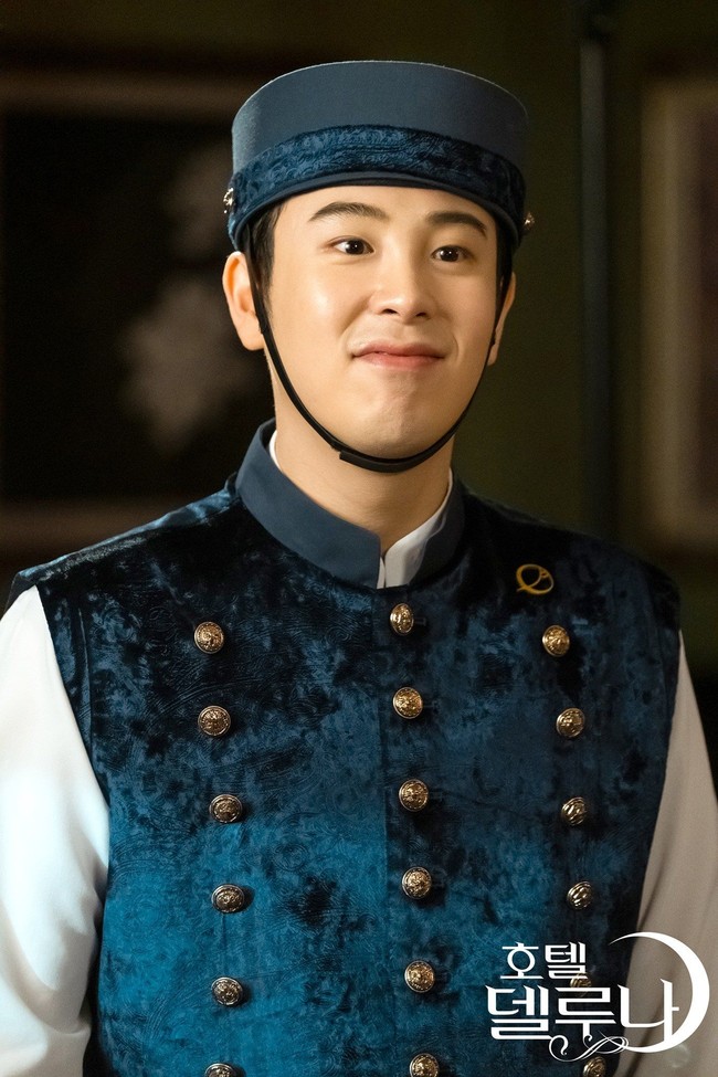 P.O Block B menjadi lawan main IU dalam drama Korea Hotel Del Luna. Ia berperan sebagai Ji Hyun Joong, resepsionis hantu yang meninggal di medan perang. Namun, aktingnya dalam episode tujuh menjadi sorotan netizen Korea. Akting P.O saat menangis dinilai tak menyakinkan dan realistis. Foto: dok. tvN