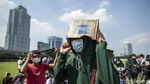 Bukan Piknik! Warga Serbu Vaksinasi Gratis di Jakarta