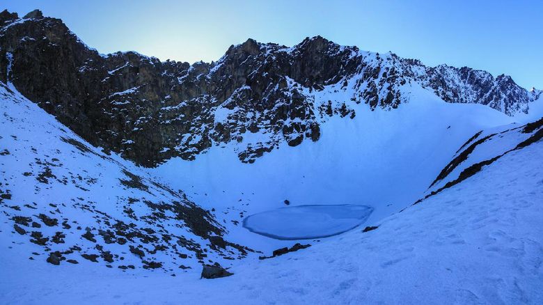 Danau Roopkund atau danau tengkorak India Danau Roopkund atau danau tengkorak India
