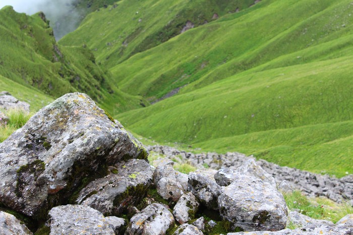 Danau Roopkund atau danau tengkorak India Danau Roopkund atau danau tengkorak India