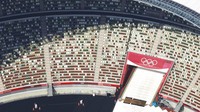 Dilansir dari APNews, Jumat (9/7/2021), Gubernur Tokyo melarang fans untuk masuk ke stadion dan arena olimpiade. Diketahui, pegelaran olimpiade akan digelar dua pekan lagi. Kyodo News via AP  
