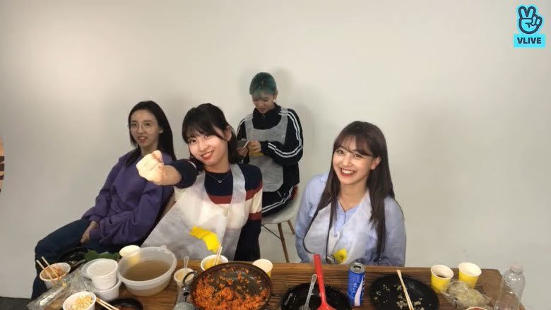 Diet Momo 'TWICE', Makan Es Batu Saja Demi Turun 7 Kg Seminggu!