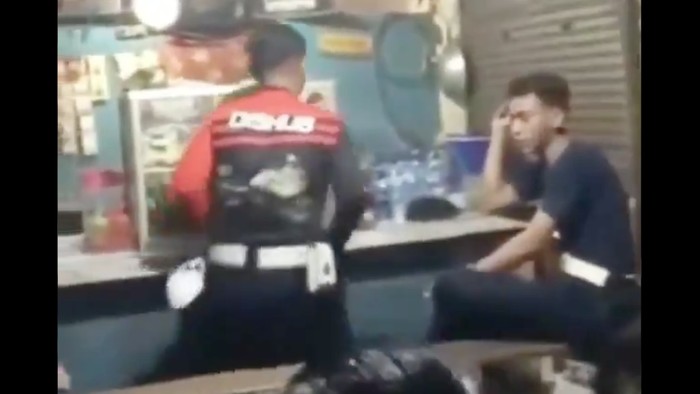 Geger Video Petugas Dishub DKI Nongkrong di Warkop Saat PPKM Darurat