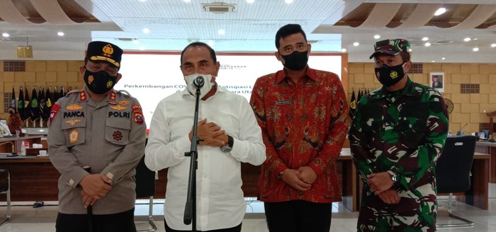 Gubsu Edy saat mengumumkan penerapan PPKM darurat di Medan (Ahmad Arfah-detikcom)