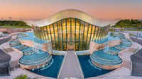 Deep Dive Dubai diisi dengan 14 juta liter air tawar, setara dengan volume enam kolam renang ukuran olimpiade. Suhu air kolam dipertahankan 30 derajat Celsius, untuk kenyamanan penyelam yang mengenakan pakaian tipis. (Deep Dive Dubai)