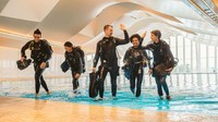 Nantinya penyelam bisa menjelajahi kolam dan kota bawah laut sendiri setalh tur dengan pemandu selam. (Deep Dive Dubai)