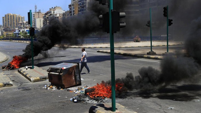 Situasi krisis ekonomi di Lebanon semakin parah hingga membuat negara ini disebut bagai 'neraka' oleh warganya sendiri. Hiperinflasi dan kelangkaan berbagai kebutuhan pokok membuat situasi di Lebanon semakin tak tertahankan bagi warganya.