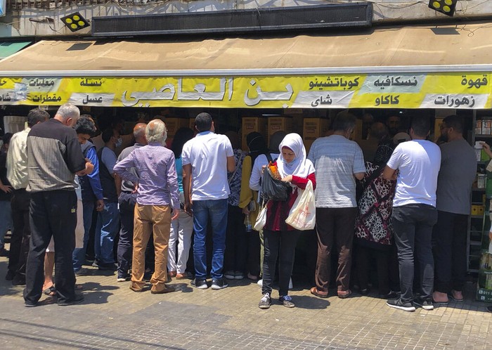 Situasi krisis ekonomi di Lebanon semakin parah hingga membuat negara ini disebut bagai 'neraka' oleh warganya sendiri. Hiperinflasi dan kelangkaan berbagai kebutuhan pokok membuat situasi di Lebanon semakin tak tertahankan bagi warganya.