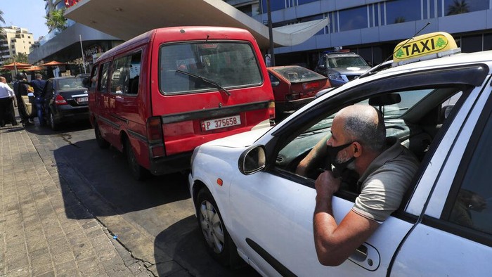 Situasi krisis ekonomi di Lebanon semakin parah hingga membuat negara ini disebut bagai neraka oleh warganya sendiri. Hiperinflasi dan kelangkaan berbagai kebutuhan pokok membuat situasi di Lebanon semakin tak tertahankan bagi warganya.