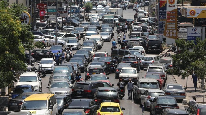 Krisis Ekonomi Bikin Lebanon Bagai Neraka Situasi krisis ekonomi di Lebanon semakin parah hingga membuat negara ini disebut bagai 'neraka' oleh warganya sendiri. Hiperinflasi dan kelangkaan berbagai kebutuhan pokok membuat situasi di Lebanon semakin tak tertahankan bagi warganya.