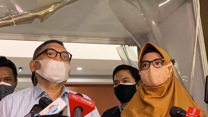 Lalu Mara dan Wa Ode Nur Zaenab membesuk Nia Ramadhani dan Ardi Bakrie