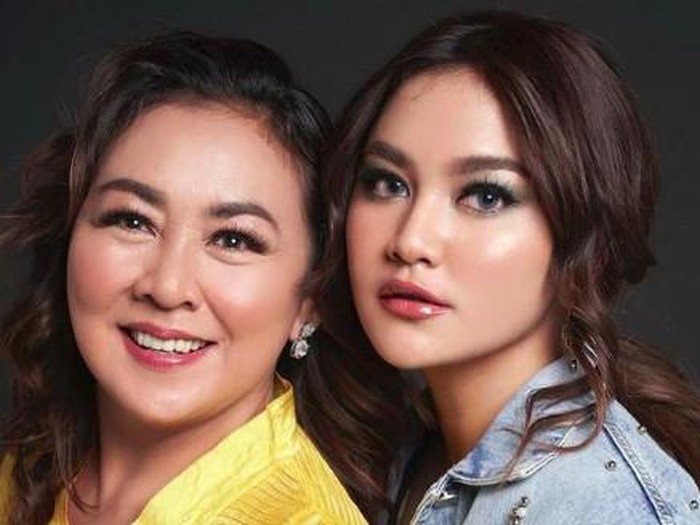 Mahalini bersedih karena sang bunda meninggal dunia
