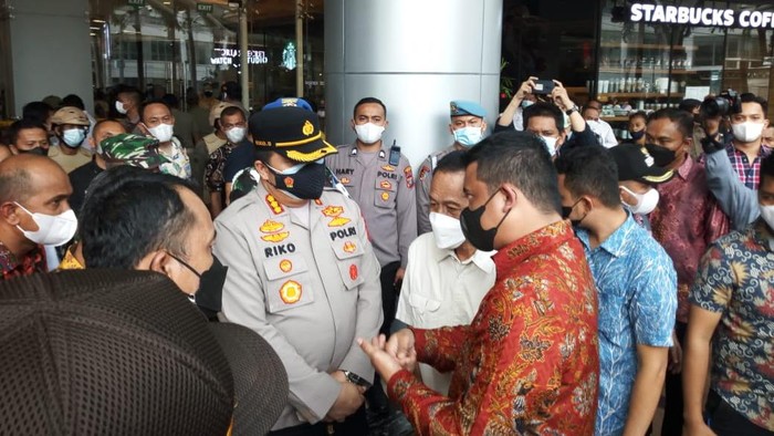 Mal Centre Point Medan disegel Bobby Nasution