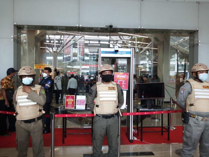 Mal Centre Point Medan disegel Bobby Nasution