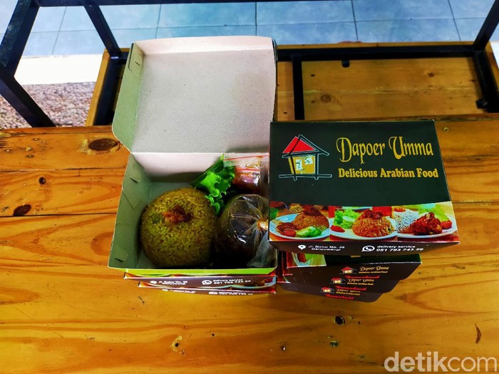 Kasus COVID-19 di Banyuwangi terus naik. Banyak warga yang terpapar namun tanpa gejala, memilih melakukan isolasi mandiri (isoman).