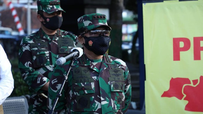 Panglima TNI Marsekal Hadi Tjahjanto di  Lanud Adi Sutjipto, DI Yogyakarta
