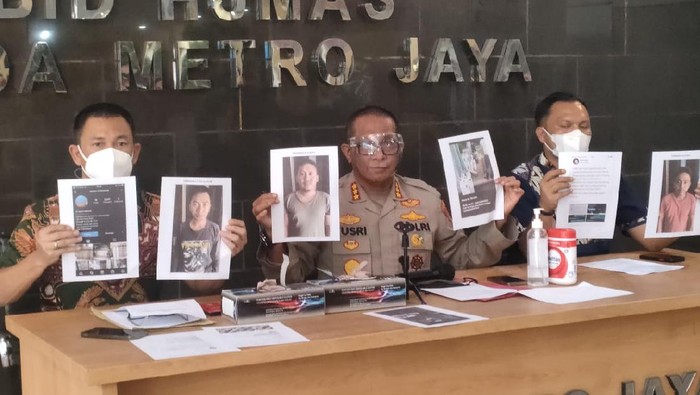 Polda Metro tangkap penipu penjual tabung oksigen di media sosial (Yogi/detikcom)