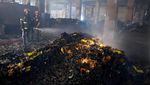 Potret Pabrik di Bangladesh yang Terbakar dan Tewaskan 52 Orang
