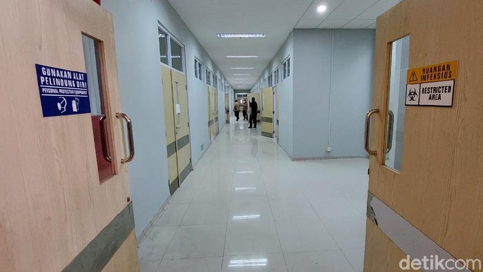 RSUD Cibabat, Kota Cimahi, telah menyiapkan ruang dan menambah 32 bed untuk isolasi pasien COVID-19. Begini penampakannya.