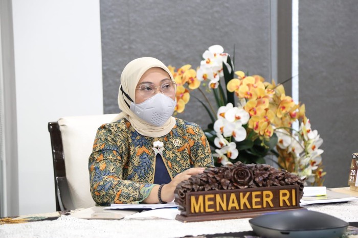 Jakarta - Menteri Ketenagakerjaan Ida Fauziyah meminta perusahaan untuk mengizinkan pekerja yang memiliki kormobid, ibu hamil atau menyusui, agar mereka dapat bekerja dari rumah atau Work From Home (WFH). Hal ini penting demi kemanusiaan.