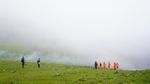 Foto Raja Bhutan Naik-Turun Gunung, Susuri Perbatasan Kampanye Prokes