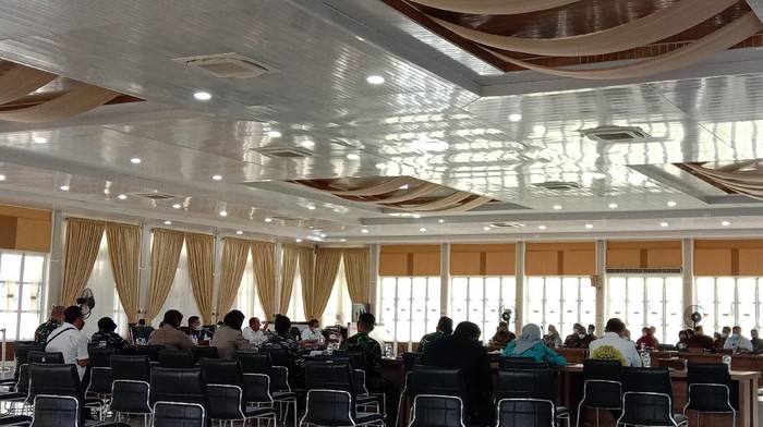 Rapat Gubsu Edy soal penanganan COVID-19 (Ahmad Arfah-detikcom)