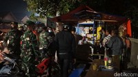 Tercatat dalam kurun waktu hampir tiga jam, sebanyak 246 warga terjaring razia malam ini. Mereka yang terjaring merupakan pemilik toko, warung, pembeli dan pemotor. Kebanyakan merupakan para pemuda bahkan para remaja.