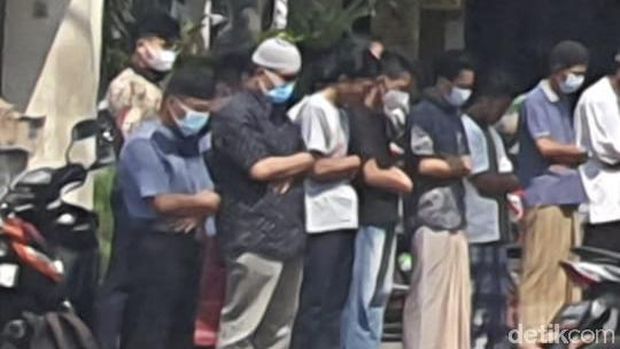 Salat Jumat di Depok saat PPKM Darurat